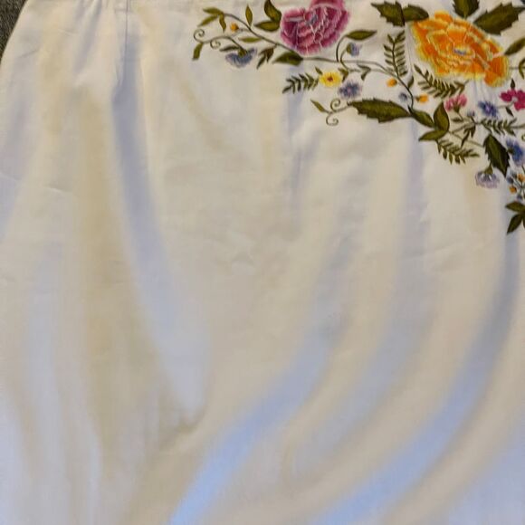Peter Nygard White Embroidered Floral Skirt Women's size‎ 14 Back Zipper Closure - Picture 2 of 13